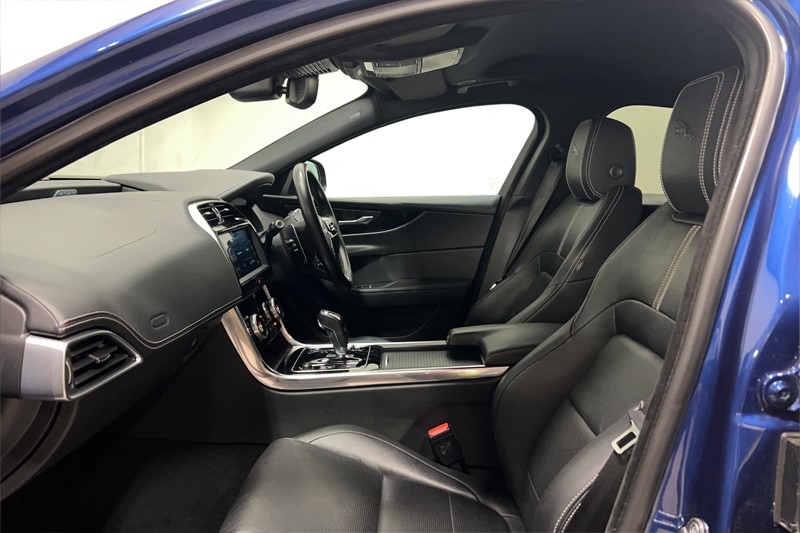 2021 (71) JAGUAR XE 2.0 D200 R-Dynamic Black 4dr Auto 5430001