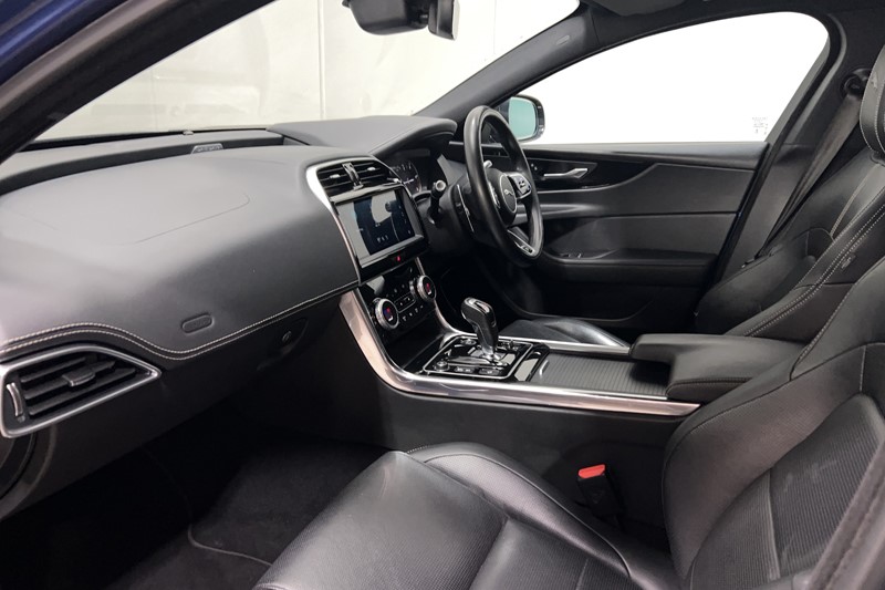 2021 (71) JAGUAR XE 2.0 D200 R-Dynamic Black 4dr Auto 5430033