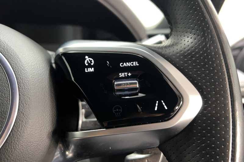 2021 (71) JAGUAR XE 2.0 D200 R-Dynamic Black 4dr Auto 5430018