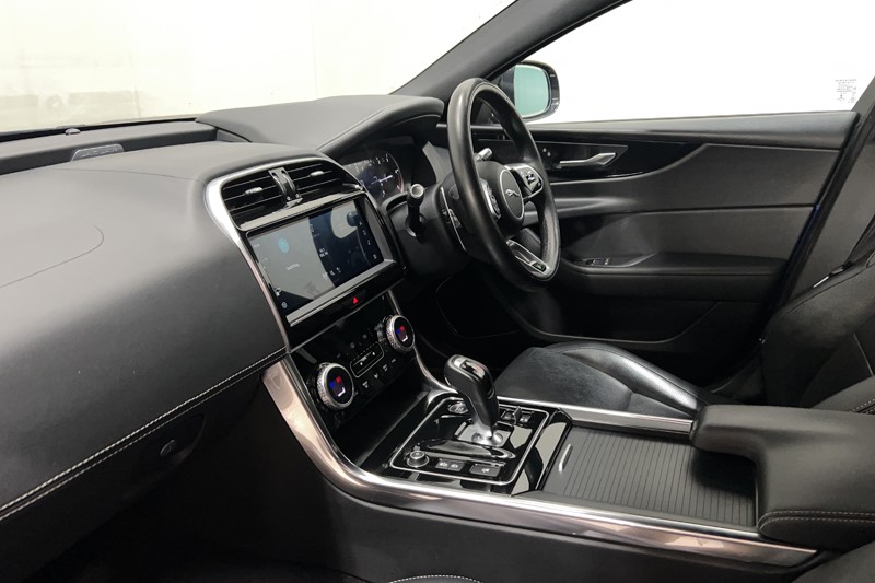2021 (71) JAGUAR XE 2.0 D200 R-Dynamic Black 4dr Auto 5430034