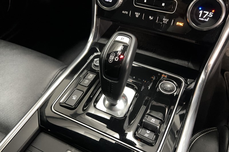 2021 (71) JAGUAR XE 2.0 D200 R-Dynamic Black 4dr Auto 5430021