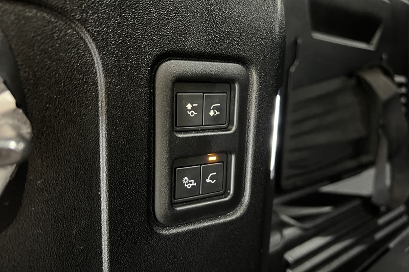2025 (75) LAND ROVER COMMERCIAL DEFENDER 3.0 D350 Hard Top X-Dynamic HSE Auto 5404681