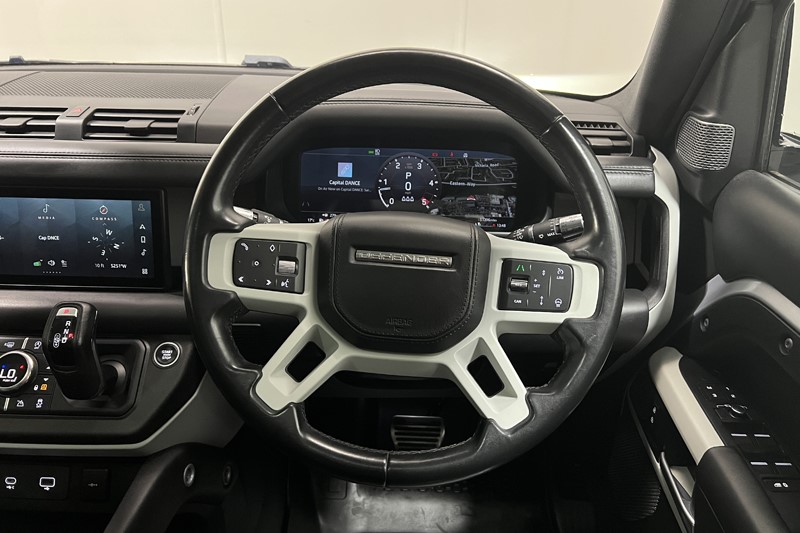 2021 (21) LAND ROVER DEFENDER 3.0 D300 HSE 110 5dr Auto 5427064