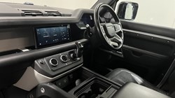 2021 (21) LAND ROVER DEFENDER 3.0 D300 HSE 110 5dr Auto 5427091