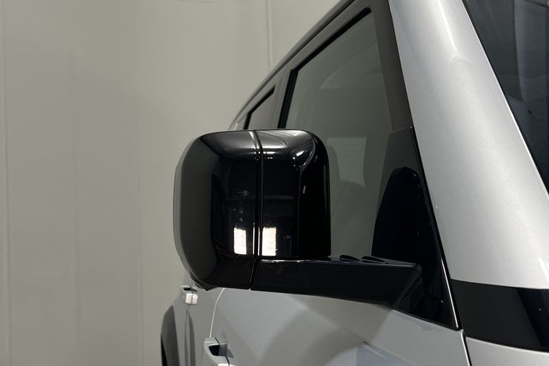2021 (21) LAND ROVER DEFENDER 3.0 D300 HSE 110 5dr Auto 5427102