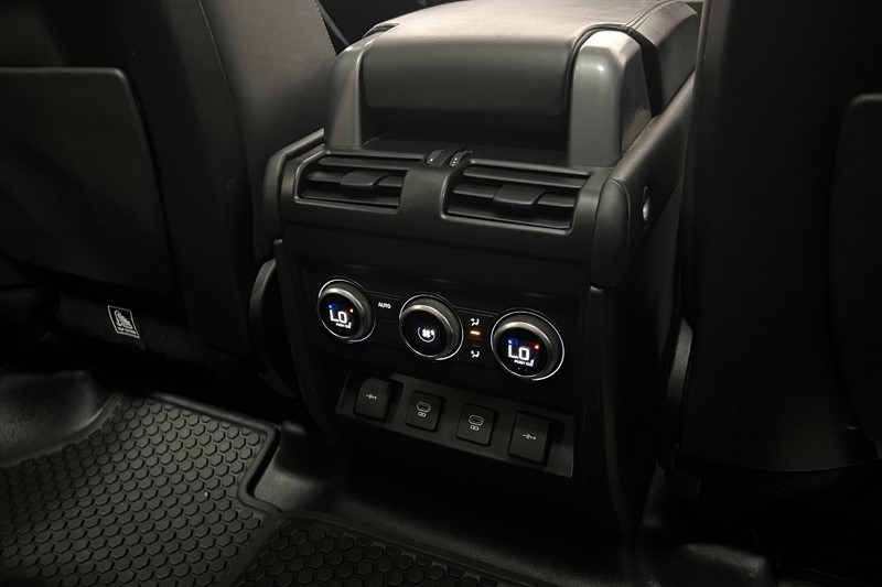2021 (21) LAND ROVER DEFENDER 3.0 D300 HSE 110 5dr Auto 5427065