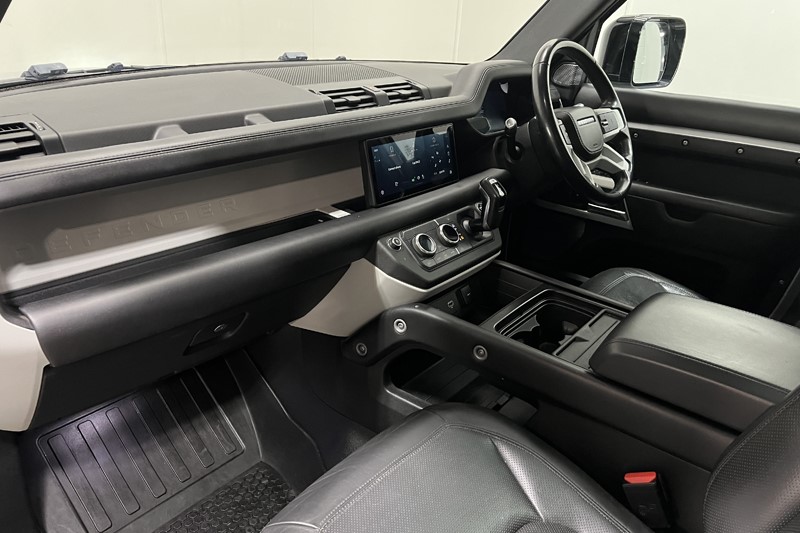 2021 (21) LAND ROVER DEFENDER 3.0 D300 HSE 110 5dr Auto 5427090