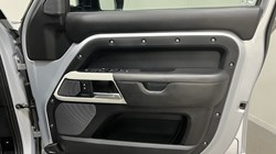 2021 (21) LAND ROVER DEFENDER 3.0 D300 HSE 110 5dr Auto 5427066