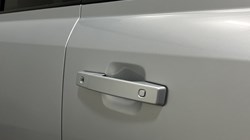2021 (21) LAND ROVER DEFENDER 3.0 D300 HSE 110 5dr Auto 5427101