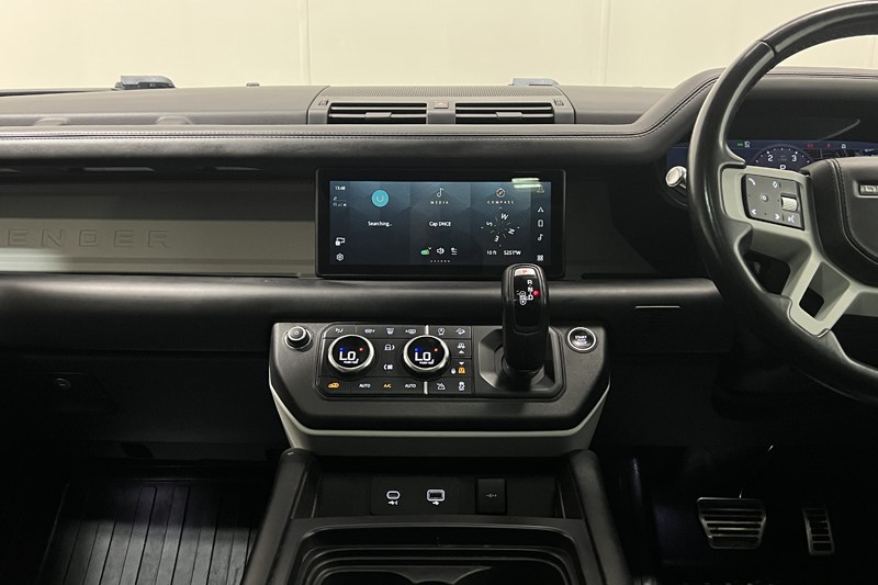 2021 (21) LAND ROVER DEFENDER 3.0 D300 HSE 110 5dr Auto 5427063