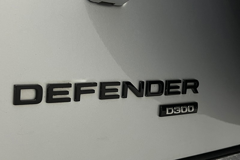 2021 (21) LAND ROVER DEFENDER 3.0 D300 HSE 110 5dr Auto 5427099
