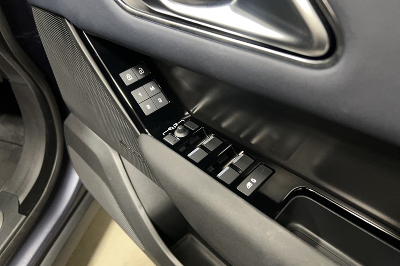 2023 (23) LAND ROVER RANGE ROVER VELAR 2.0 D200 MHEV Dynamic SE 5dr Auto 5430066