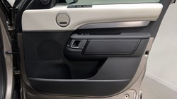 2024 (73) LAND ROVER DISCOVERY 3.0 D300 Dynamic HSE 5dr Auto 5421113