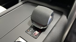 2024 (73) LAND ROVER DISCOVERY 3.0 D300 Dynamic HSE 5dr Auto 5421125