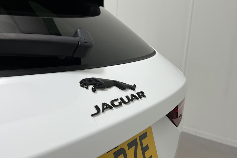 2023 (23) JAGUAR F-PACE 2.0 D200 R-Dynamic SE Black 5dr Auto AWD 5435039