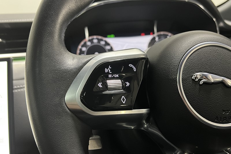 2023 (23) JAGUAR F-PACE 2.0 D200 R-Dynamic SE Black 5dr Auto AWD 5435018