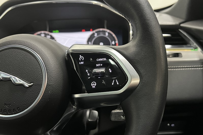 2023 (23) JAGUAR F-PACE 2.0 D200 R-Dynamic SE Black 5dr Auto AWD 5435019
