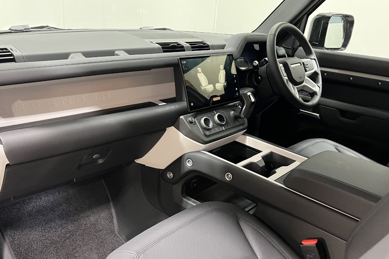 2026 (26) LAND ROVER DEFENDER 3.0 D250 X-Dynamic SE 90 3dr Auto 5449112