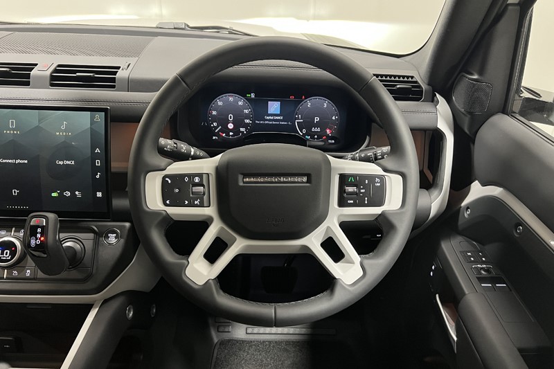 2026 (26) LAND ROVER DEFENDER 3.0 D250 X-Dynamic SE 90 3dr Auto 5449088