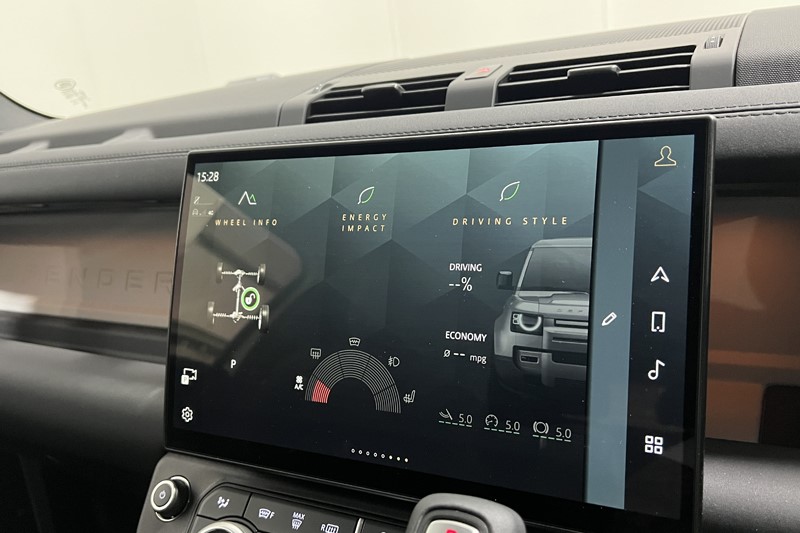 2026 (26) LAND ROVER DEFENDER 3.0 D250 X-Dynamic SE 90 3dr Auto 5449108