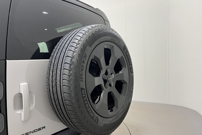 2026 (26) LAND ROVER DEFENDER 3.0 D250 X-Dynamic SE 90 3dr Auto 5449120