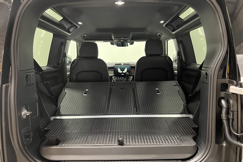 2026 (26) LAND ROVER DEFENDER 3.0 D250 X-Dynamic SE 90 3dr Auto 5449117
