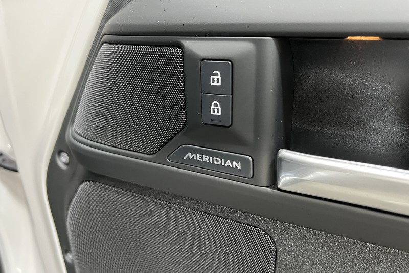 2026 (26) LAND ROVER DEFENDER 3.0 D250 X-Dynamic SE 90 3dr Auto 5449092