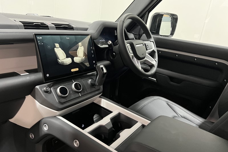 2026 (26) LAND ROVER DEFENDER 3.0 D250 X-Dynamic SE 90 3dr Auto 5449113