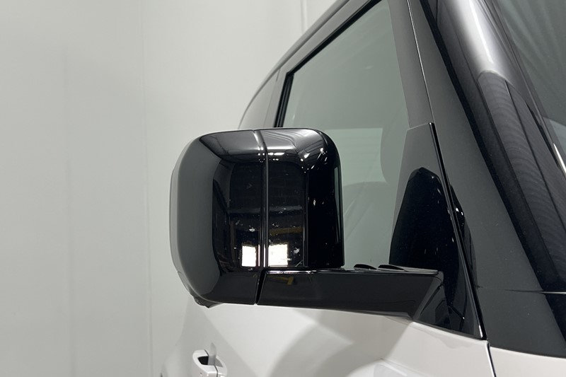 2026 (26) LAND ROVER DEFENDER 3.0 D250 X-Dynamic SE 90 3dr Auto 5449123