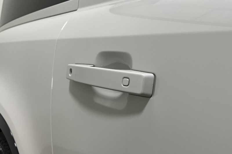 2026 (26) LAND ROVER DEFENDER 3.0 D250 X-Dynamic SE 90 3dr Auto 5449122