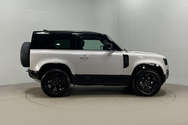 2026 (26) LAND ROVER DEFENDER 3.0 D250 X-Dynamic SE 90 3dr Auto 5449082