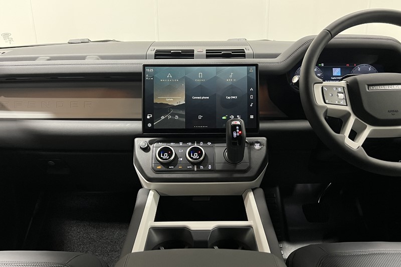2026 (26) LAND ROVER DEFENDER 3.0 D250 X-Dynamic SE 90 3dr Auto 5449087