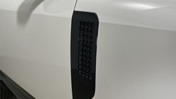 2026 (26) LAND ROVER DEFENDER 3.0 D250 X-Dynamic SE 90 3dr Auto 5449124