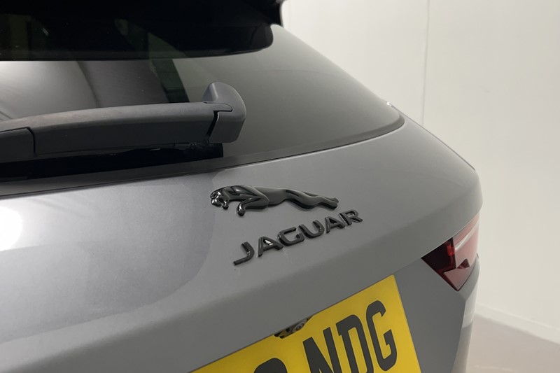 2022 (22) JAGUAR F-PACE 2.0 P250 R-Dynamic Black 5dr Auto AWD 5495185