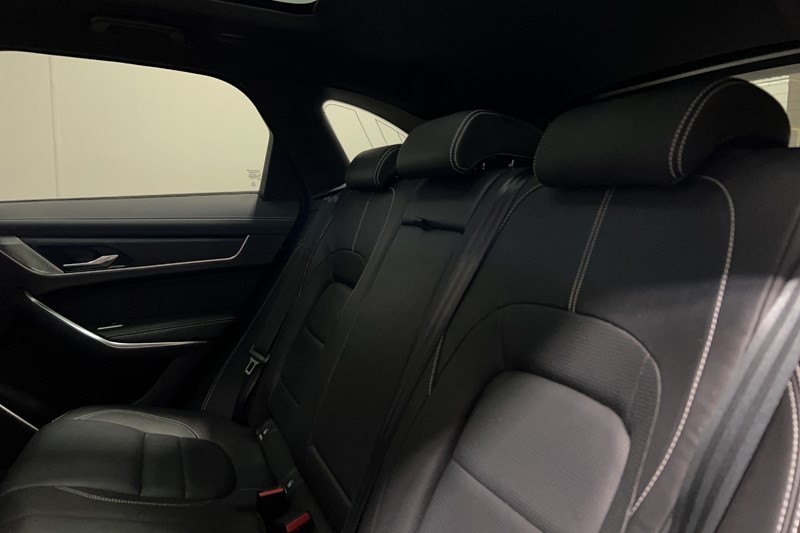 2022 (22) JAGUAR F-PACE 2.0 P250 R-Dynamic Black 5dr Auto AWD 5495176