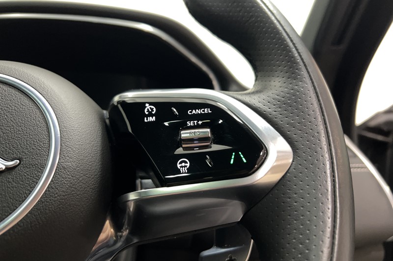 2022 (22) JAGUAR F-PACE 2.0 P250 R-Dynamic Black 5dr Auto AWD 5495160