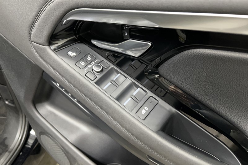 2019 (19) LAND ROVER RANGE ROVER EVOQUE 2.0 D180 SE 5dr Auto 5506438