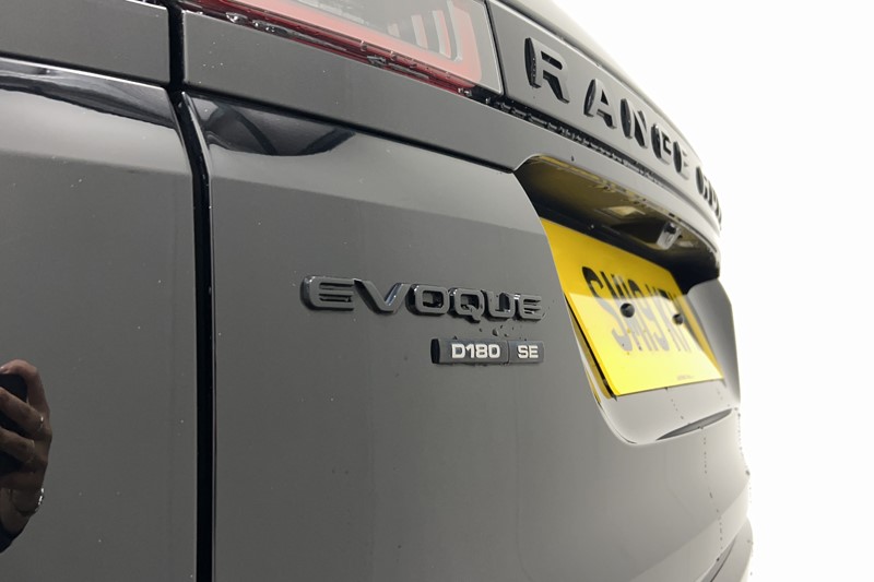 2019 (19) LAND ROVER RANGE ROVER EVOQUE 2.0 D180 SE 5dr Auto 5506471