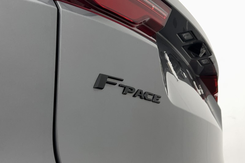 2022 (22) JAGUAR F-PACE 2.0 D200 R-Dynamic Black 5dr Auto AWD 5476004