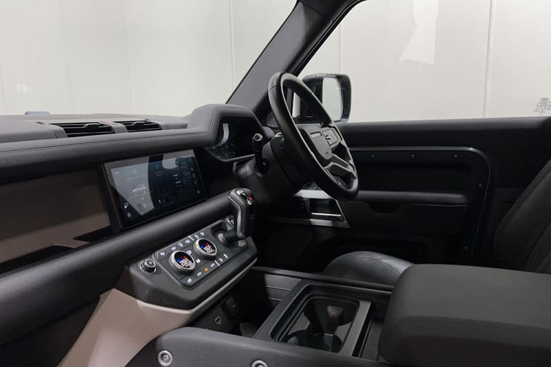 2022 (72) LAND ROVER DEFENDER 3.0 D250 X-Dynamic SE 90 3dr Auto 5477718