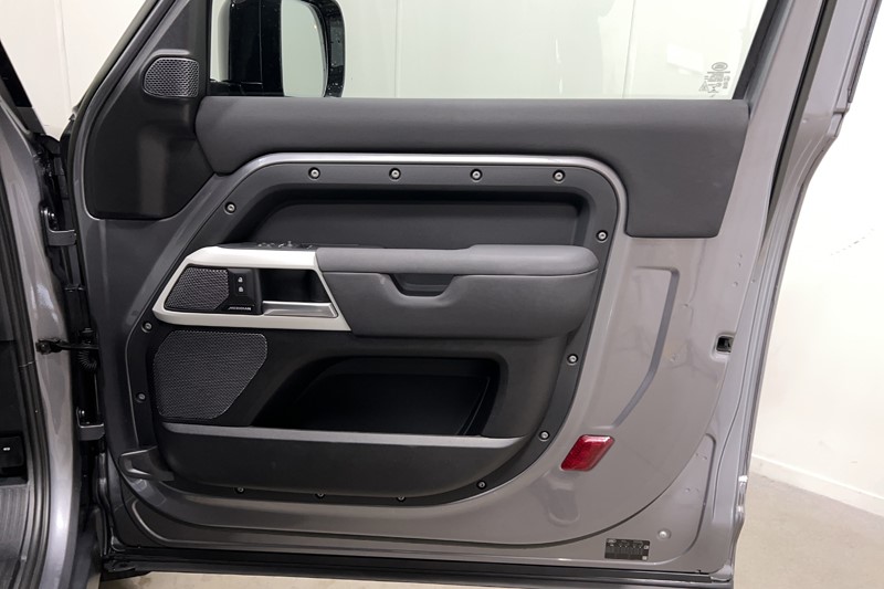 2022 (72) LAND ROVER DEFENDER 3.0 D250 X-Dynamic SE 90 3dr Auto 5477695