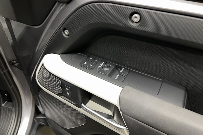 2022 (72) LAND ROVER DEFENDER 3.0 D250 X-Dynamic SE 90 3dr Auto 5477697