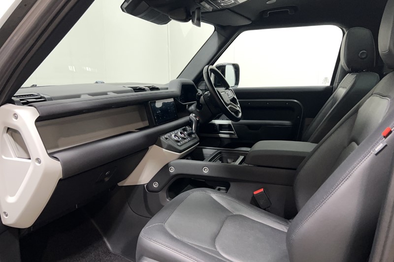 2022 (72) LAND ROVER DEFENDER 3.0 D250 X-Dynamic SE 90 3dr Auto 5477717