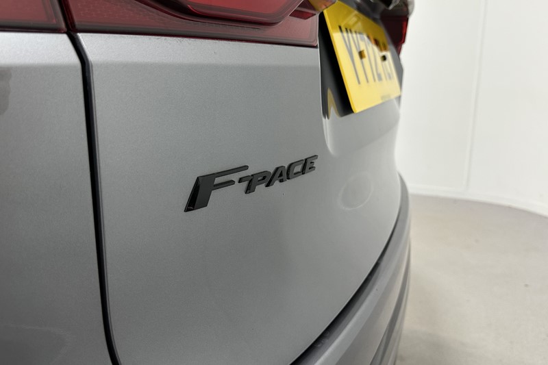 2023 (72) JAGUAR F-PACE 2.0 D200 R-Dynamic Black 5dr Auto AWD 5498058