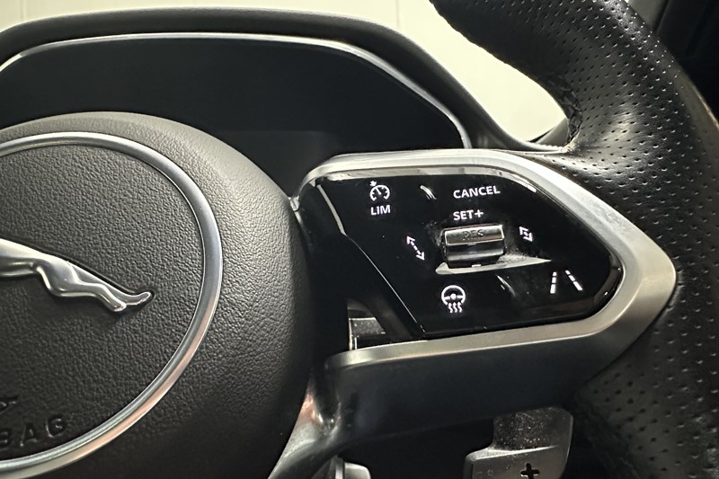 2023 (72) JAGUAR F-PACE 2.0 D200 R-Dynamic Black 5dr Auto AWD 5498034