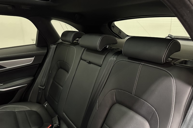 2023 (72) JAGUAR F-PACE 2.0 D200 R-Dynamic Black 5dr Auto AWD 5498051