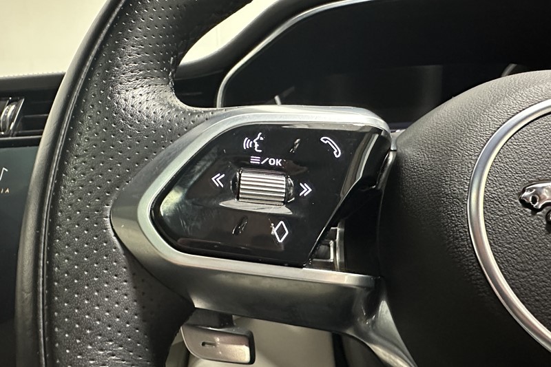 2022 (72) JAGUAR F-PACE 2.0 D200 R-Dynamic Black 5dr Auto AWD 5497893