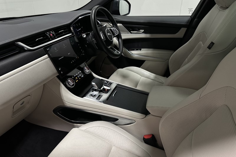 2022 (72) JAGUAR F-PACE 2.0 D200 R-Dynamic Black 5dr Auto AWD 5497904