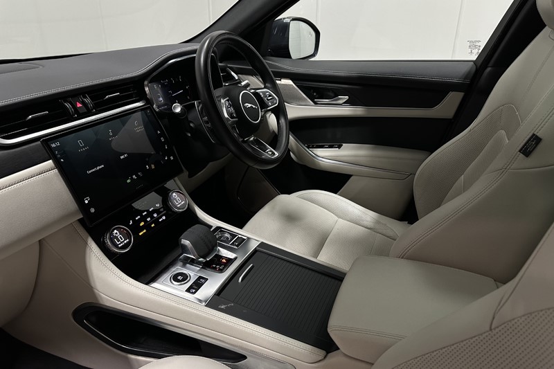 2022 (72) JAGUAR F-PACE 2.0 D200 R-Dynamic Black 5dr Auto AWD 5497905