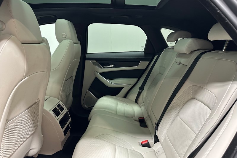 2022 (72) JAGUAR F-PACE 2.0 D200 R-Dynamic Black 5dr Auto AWD 5497874